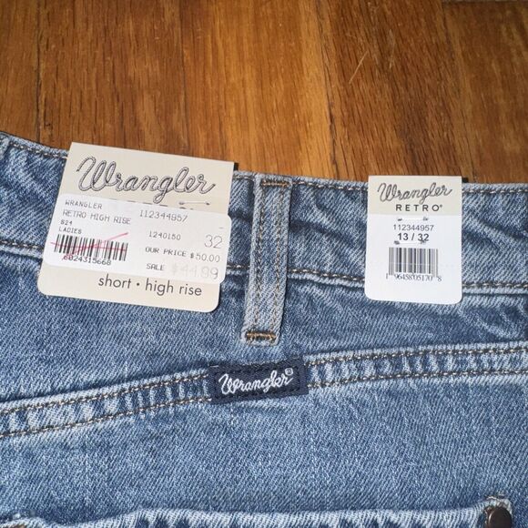 Wrangler Retro high rise jean Factory Cut Off Shorts 32 X 4 Sz 13 Juniors NWT - Picture 4 of 8